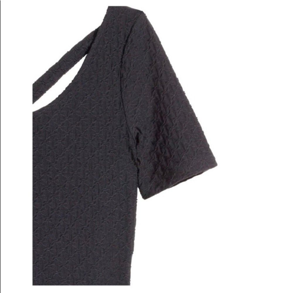 H&M Textured Dress in Black - Picture 2 of 3